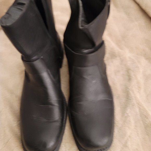 Boots - Picture 1 of 3